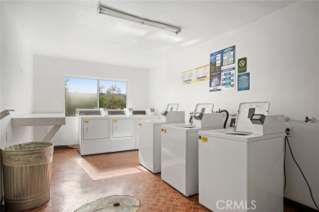 Detail Gallery Image 17 of 22 For 5460 White Oak #G324,  Encino,  CA 91316 - 1 Beds | 1 Baths