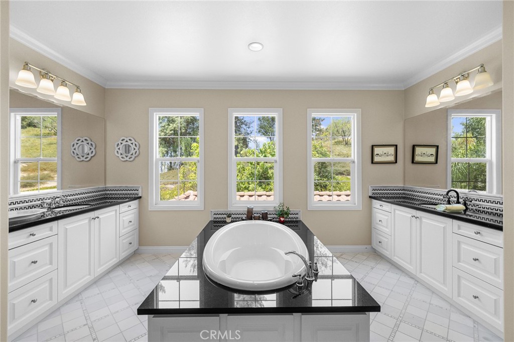 MLS #OC25183394 img 21