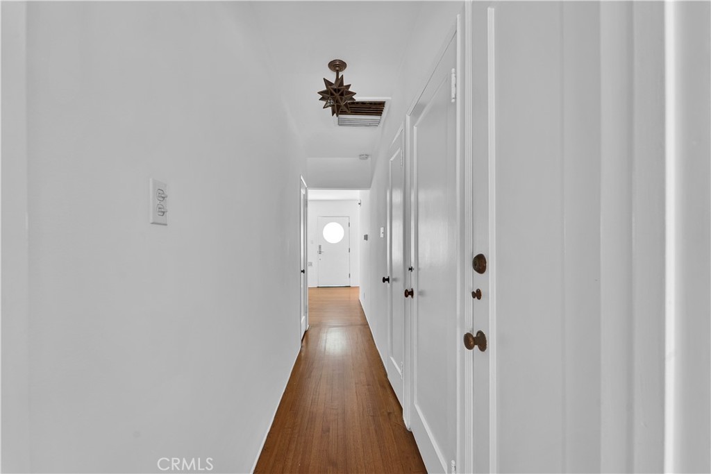 https://media.crmls.org/medias/6684205f-77dd-448b-b03f-76a89a3ab51b.jpg?preset=X-Large