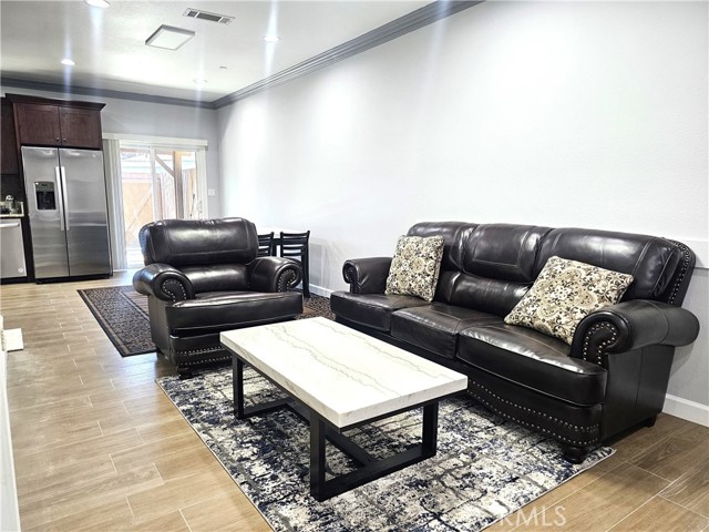 Detail Gallery Image 3 of 36 For 1741 S Easy Way, Anaheim,  CA 92804 - 3 Beds | 2/1 Baths