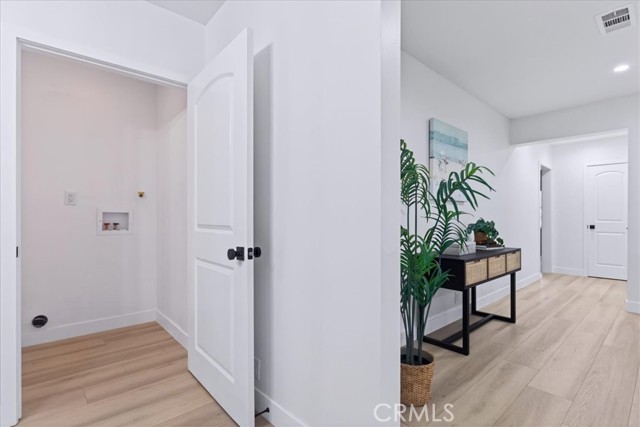 Detail Gallery Image 14 of 34 For 3825 Edgehill Dr, Los Angeles,  CA 90008 - 3 Beds | 2 Baths