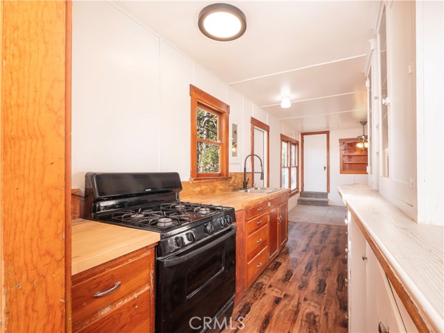 Detail Gallery Image 22 of 46 For 968 Ca-189, Twin Peaks,  CA 92391 - 3 Beds | 1/1 Baths