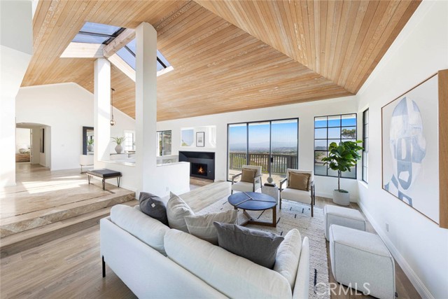 Detail Gallery Image 1 of 47 For 24 Coventry, Newport Beach,  CA 92660 - 2 Beds | 2 Baths