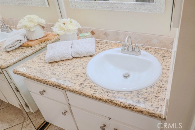 16872 Pacific Coast Highway, Huntington Beach CA: https://media.crmls.org/medias/6685ea37-328f-4160-951d-0c5e78bf8e3e.jpg