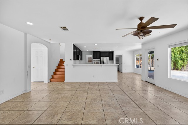 Detail Gallery Image 8 of 45 For 28504 Old Coach Ct Ct, Saugus,  CA 91390 - 5 Beds | 3 Baths