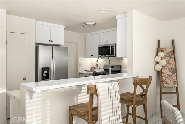 Detail Gallery Image 12 of 48 For 14647 Green River Rd, Victorville,  CA 92394 - 4 Beds | 2/1 Baths