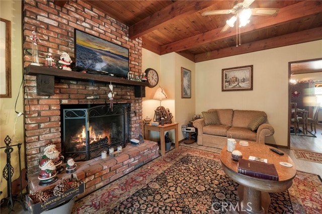 Detail Gallery Image 13 of 30 For 39791 Forest Rd, Big Bear Lake,  CA 92315 - 3 Beds | 2 Baths