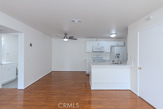 Detail Gallery Image 2 of 11 For 23222 Orange Ave #4,  Lake Forest,  CA 92630 - 2 Beds | 2 Baths