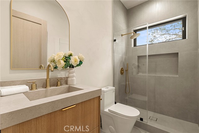 Detail Gallery Image 34 of 58 For 5525 Carpenter Ave, Valley Village,  CA 91607 - 5 Beds | 6/1 Baths