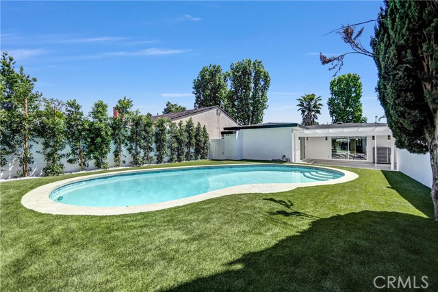 Detail Gallery Image 30 of 33 For 6119 Longridge Ave, Valley Glen,  CA 91401 - 3 Beds | 3 Baths