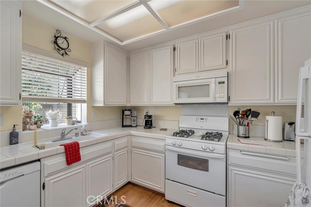 Detail Gallery Image 18 of 40 For 21241 Lassen #3,  Chatsworth,  CA 91311 - 2 Beds | 2/1 Baths