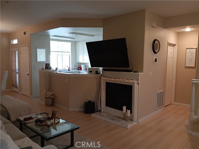 Detail Gallery Image 2 of 30 For 335 W Summerfield, Anaheim,  CA 92802 - 3 Beds | 2/1 Baths