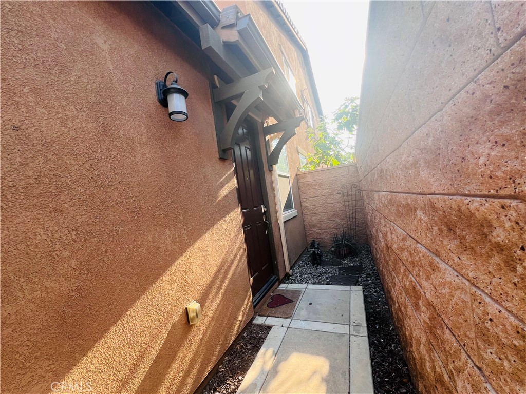 https://media.crmls.org/medias/668dc377-0adf-490d-8a75-51af90bb0982.jpg?preset=X-Large