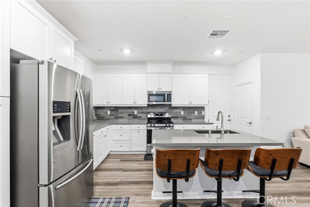 Detail Gallery Image 6 of 35 For 15185 Ridge, Fontana,  CA 92336 - 4 Beds | 3/1 Baths