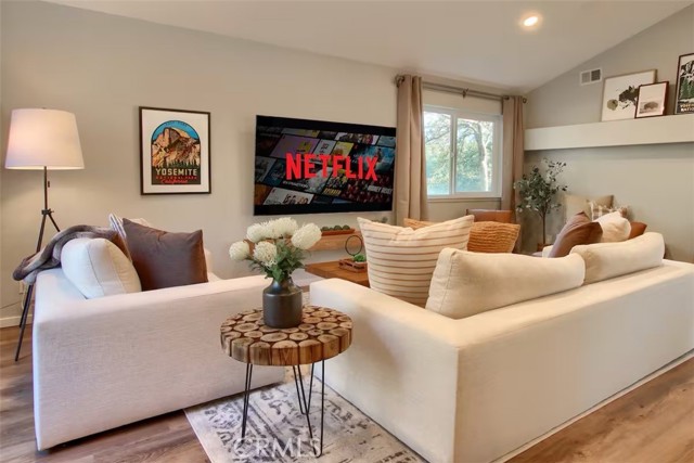 Detail Gallery Image 2 of 37 For 5615 Bear Trap Dr, Mariposa,  CA 95338 - 3 Beds | 3 Baths