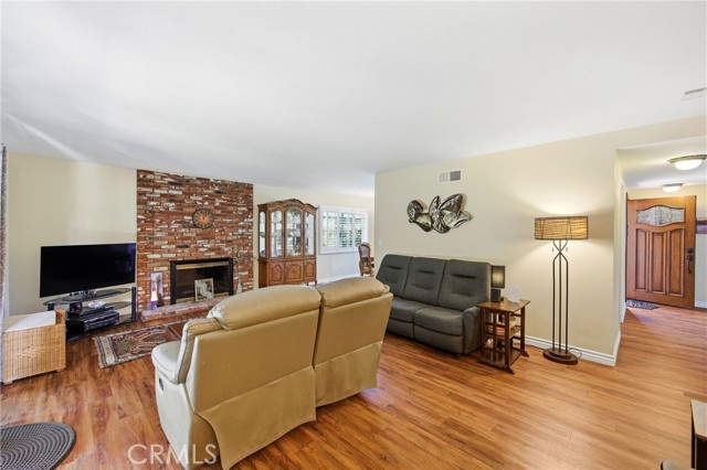 Detail Gallery Image 14 of 49 For 105 Harvard Ln, Seal Beach,  CA 90740 - 5 Beds | 2 Baths