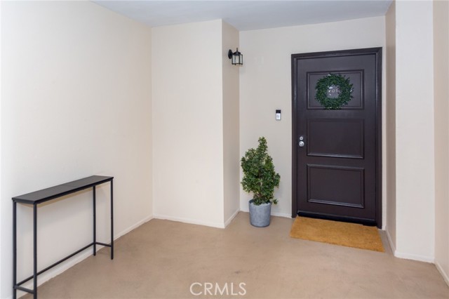 Detail Gallery Image 2 of 20 For 635 E Elmwood Ave #201,  Burbank,  CA 91501 - 3 Beds | 2 Baths