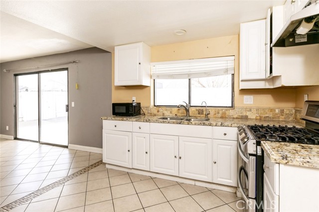 Detail Gallery Image 6 of 30 For 38633 Angele Trumpet Ct, Palmdale,  CA 93550 - 4 Beds | 3 Baths