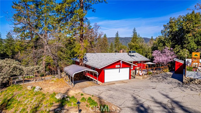 43071 Country Club Dr, Oakhurst, CA 93644