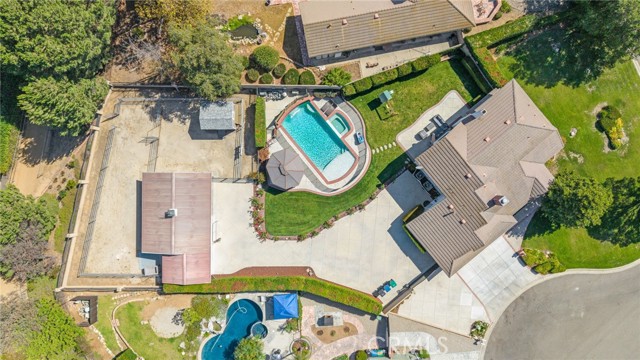 320 Forelock Court, Simi Valley CA: https://media.crmls.org/medias/669165cf-d95b-4b99-852d-b752791f646f.jpg