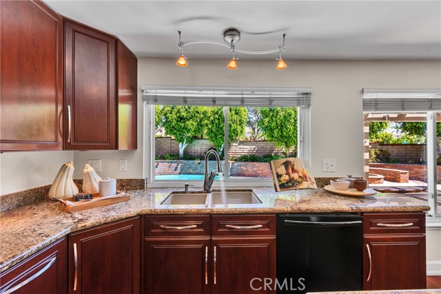 4 E Trenton, Irvine CA: https://media.crmls.org/medias/6691852c-c08d-4295-8cc1-41adaaf57ad7.jpg