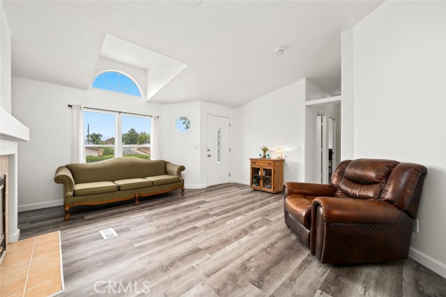 Detail Gallery Image 3 of 18 For 309 Mohr St, Lake Elsinore,  CA 92530 - 4 Beds | 2 Baths