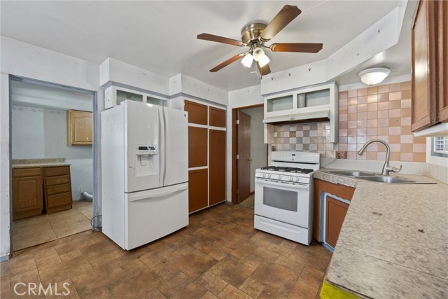 Detail Gallery Image 5 of 29 For 205 Suzanne Ln, Taft,  CA 93268 - 4 Beds | 2 Baths