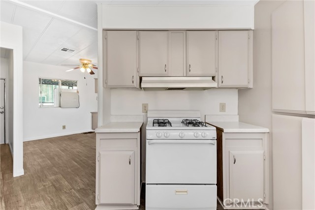 35011 Avenue E, Yucaipa CA: https://media.crmls.org/medias/6692af10-8c49-4dc5-a9c5-af86ed9581b9.jpg