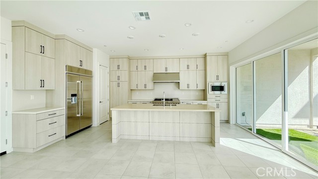 101 Bear Leaf, Lake Forest CA: https://media.crmls.org/medias/669550fc-78a5-4bce-9717-6932dae1ee7e.jpg