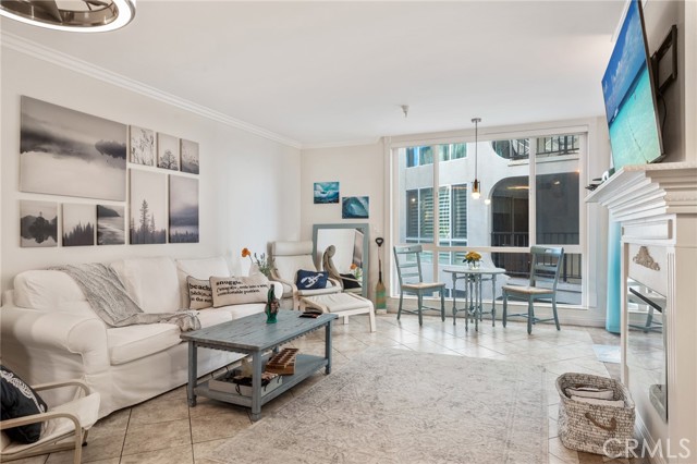 565 Esplanade, Redondo Beach, California 90277, 1 Bedroom Bedrooms, ,Residential,Sold,Esplanade,SB21248131