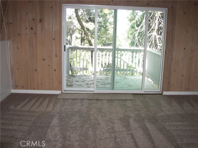 24798 Bernard Drive, Crestline CA: https://media.crmls.org/medias/669607e7-9720-40d5-b94a-2342c387f7c0.jpg