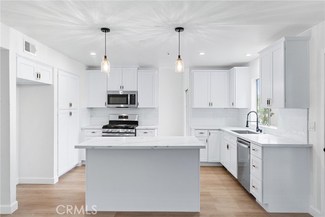 Detail Gallery Image 11 of 28 For 13677 Crawford Ct, Fontana,  CA 92336 - 3 Beds | 2/1 Baths