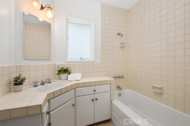 121 Avenida Barcelona, San Clemente CA: https://media.crmls.org/medias/6696683e-0a8b-47e7-97f3-fc657027f96a.jpg