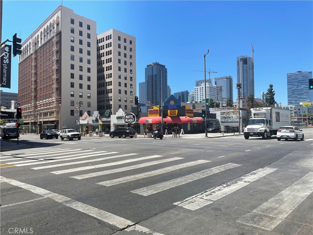 10001 S Broadway Street, Los Angeles, CA 90010