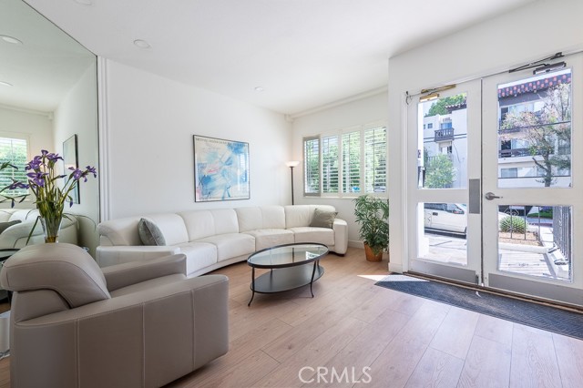 Detail Gallery Image 3 of 35 For 839 Larrabee St #6,  West Hollywood,  CA 90069 - 2 Beds | 2/1 Baths