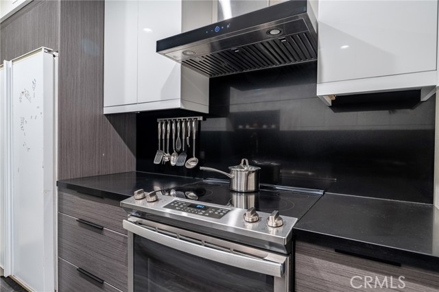 927 N Kings Road, West Hollywood CA: https://media.crmls.org/medias/6696b406-d99d-4625-bc32-d4756a9087ec.jpg