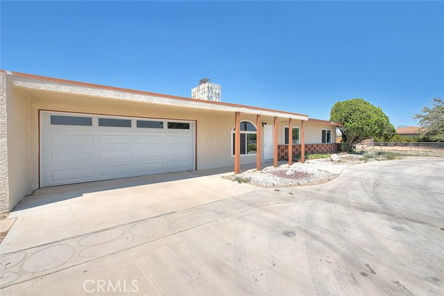 Detail Gallery Image 2 of 44 For 20916 Thunderbird Rd, Apple Valley,  CA 92307 - 3 Beds | 2 Baths