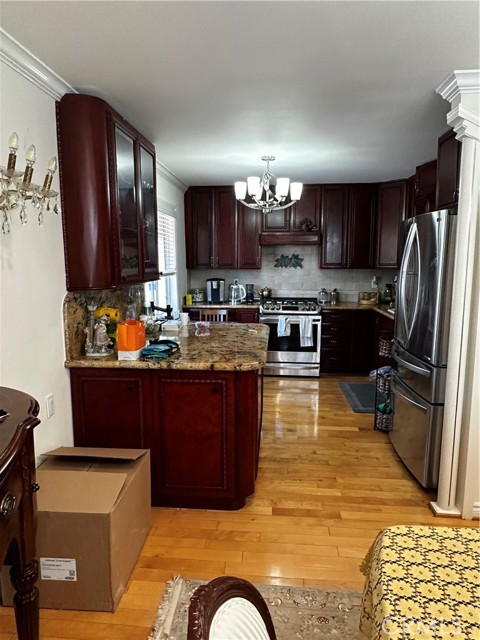 7800 Via Genova, Burbank CA: https://media.crmls.org/medias/6697b9e0-0781-424e-8aab-d8e110becb6c.jpg