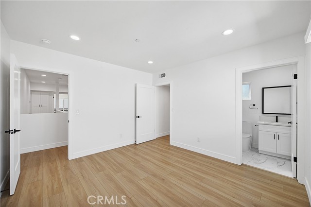 Detail Gallery Image 17 of 17 For 14420 Tiara, Van Nuys,  CA 91401 - 4 Beds | 4 Baths