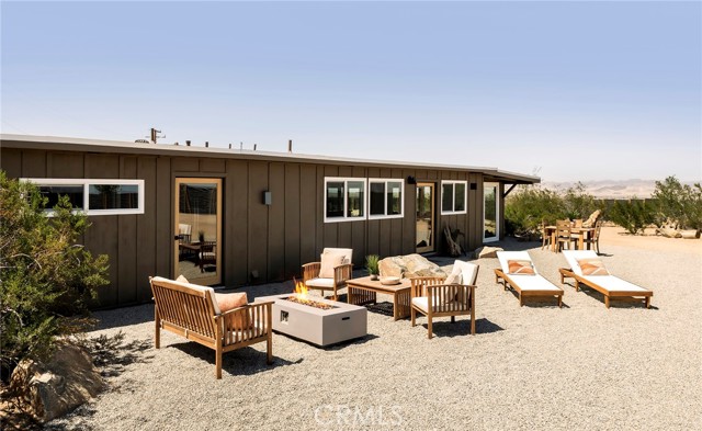 70315 Indian Trail, 29 Palms CA: https://media.crmls.org/medias/6699df98-4aaf-4bc9-bd10-9beda1742bb0.jpg