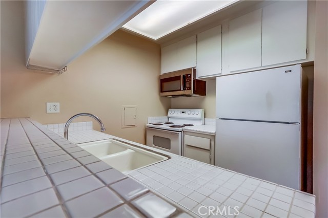 5585 E Pacific Coast, Long Beach CA: https://media.crmls.org/medias/6699e8c1-3eba-4ada-b0b4-0ff0bcb849e7.jpg