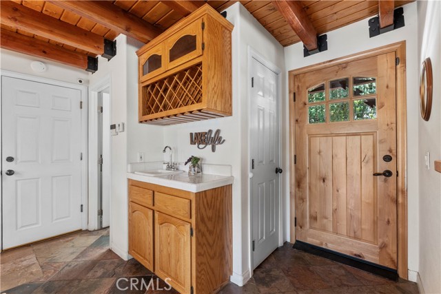 1088 Nadelhorn Drive, Lake Arrowhead CA: https://media.crmls.org/medias/669a318d-7c52-4718-a2a3-ebdec44f53f3.jpg