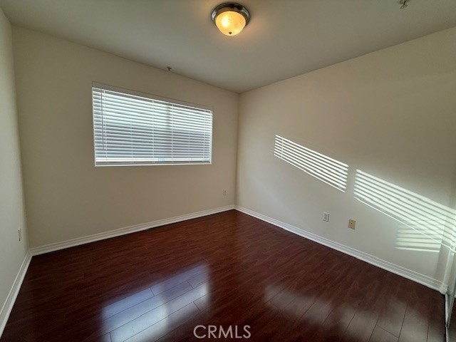 Detail Gallery Image 10 of 13 For 13525 Vanowen St #102,  Van Nuys,  CA 91405 - 3 Beds | 2 Baths