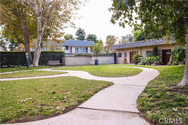 Detail Gallery Image 5 of 13 For 17151 Roscoe Bld #9,  Northridge,  CA 91325 - 2 Beds | 2 Baths