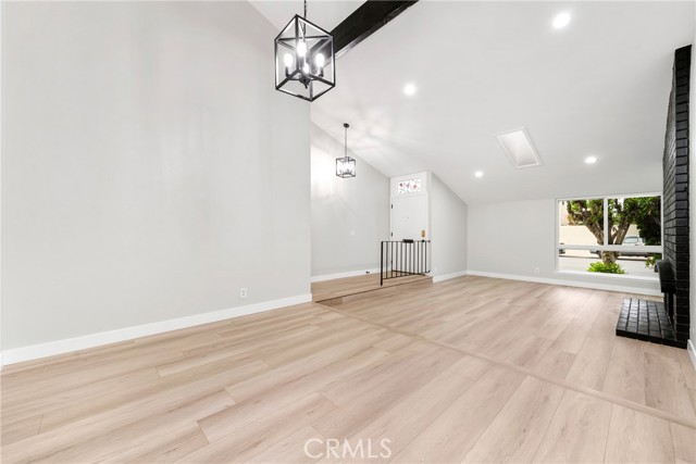 Image 5 of 25 For 9374 Fleetwood Street