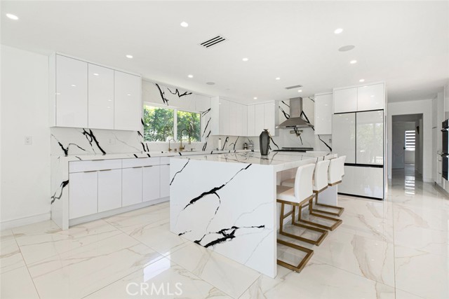12410 Mclennan Avenue, Granada Hills CA: https://media.crmls.org/medias/669b410f-8e6c-4a71-868d-527e1854b660.jpg