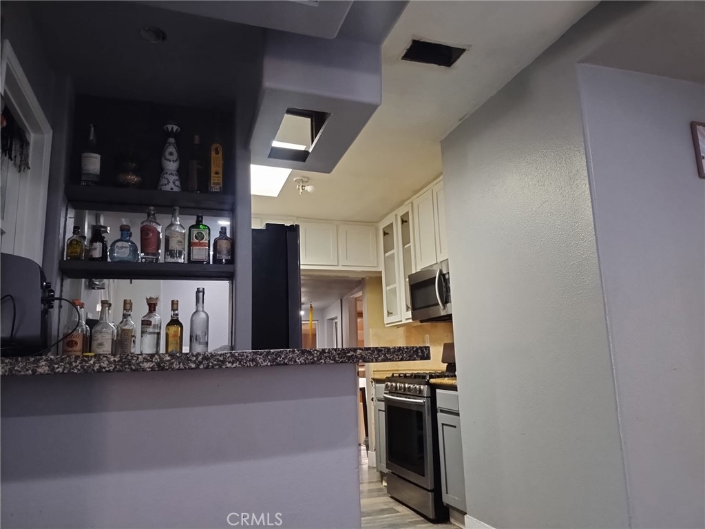 https://media.crmls.org/medias/669c0be9-7d52-4a17-a398-6ed307a54890.jpg?preset=X-Large