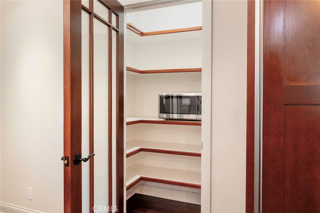 https://media.crmls.org/medias/669c89bd-eedb-4278-85aa-dcc8033a3a8f.jpg?preset=X-Large