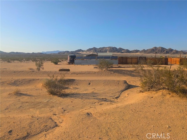 79032 Indian Trail, 29 Palms CA: https://media.crmls.org/medias/669d1058-8a70-423c-99f5-5a230a2fa3b9.jpg