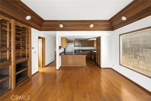 51 B Surfside Avenue, Surfside CA: https://media.crmls.org/medias/669dfb22-1405-491c-8888-81577e4c6282.jpg